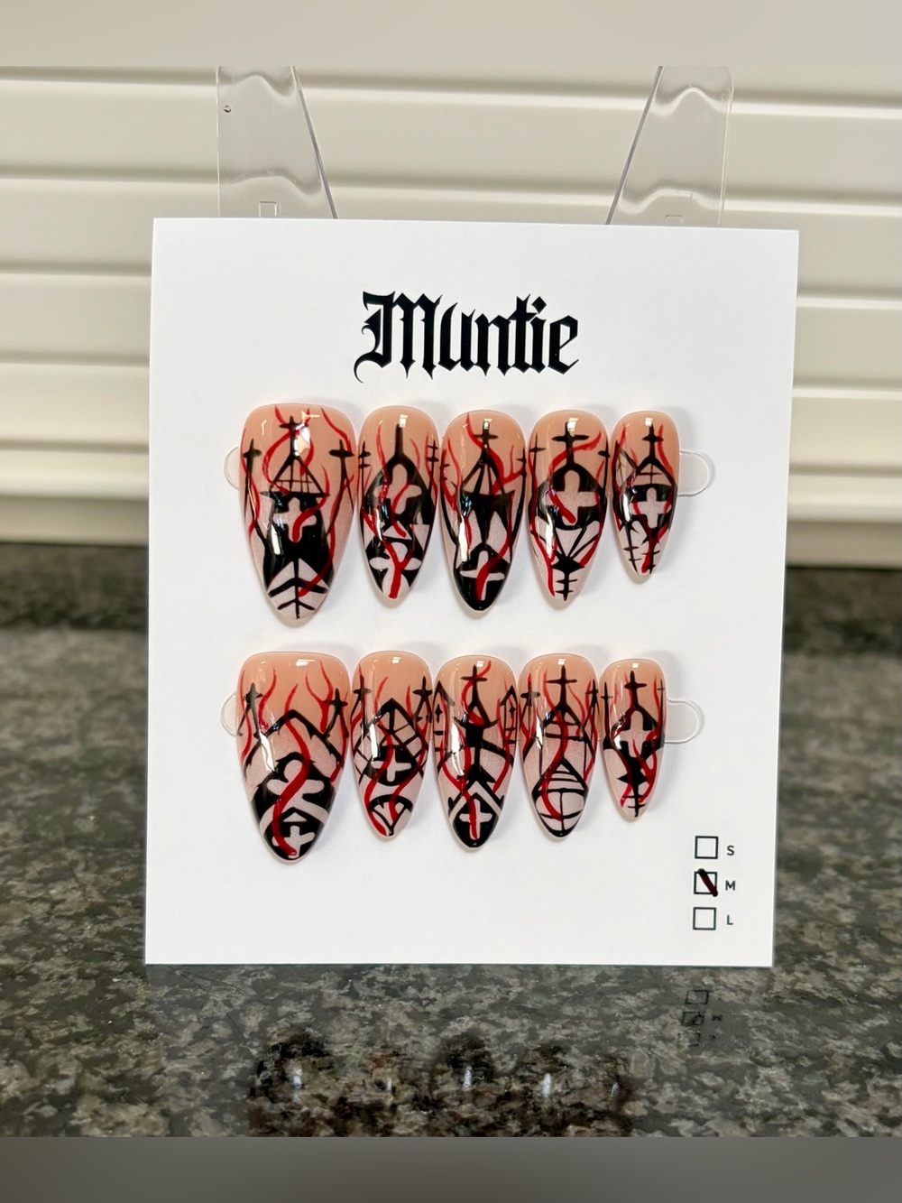 Red & Black Graphic Press-On Nails| NEW